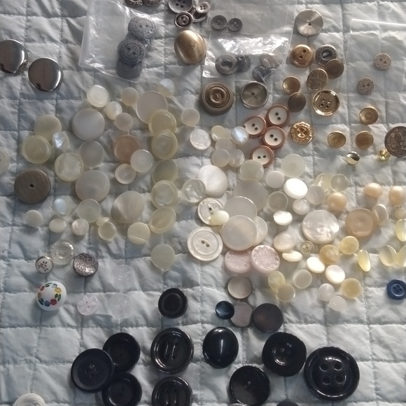 Vintage Buttons - Picture 12 of 14